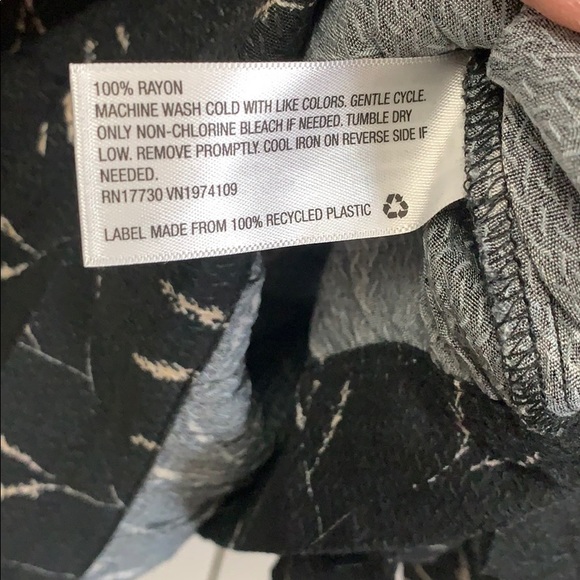 Black & White Printed Side Tie Top Sz MED NEW! - Picture 3 of 4